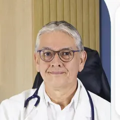 Dr. Rony Calderón, neumólogo e internista